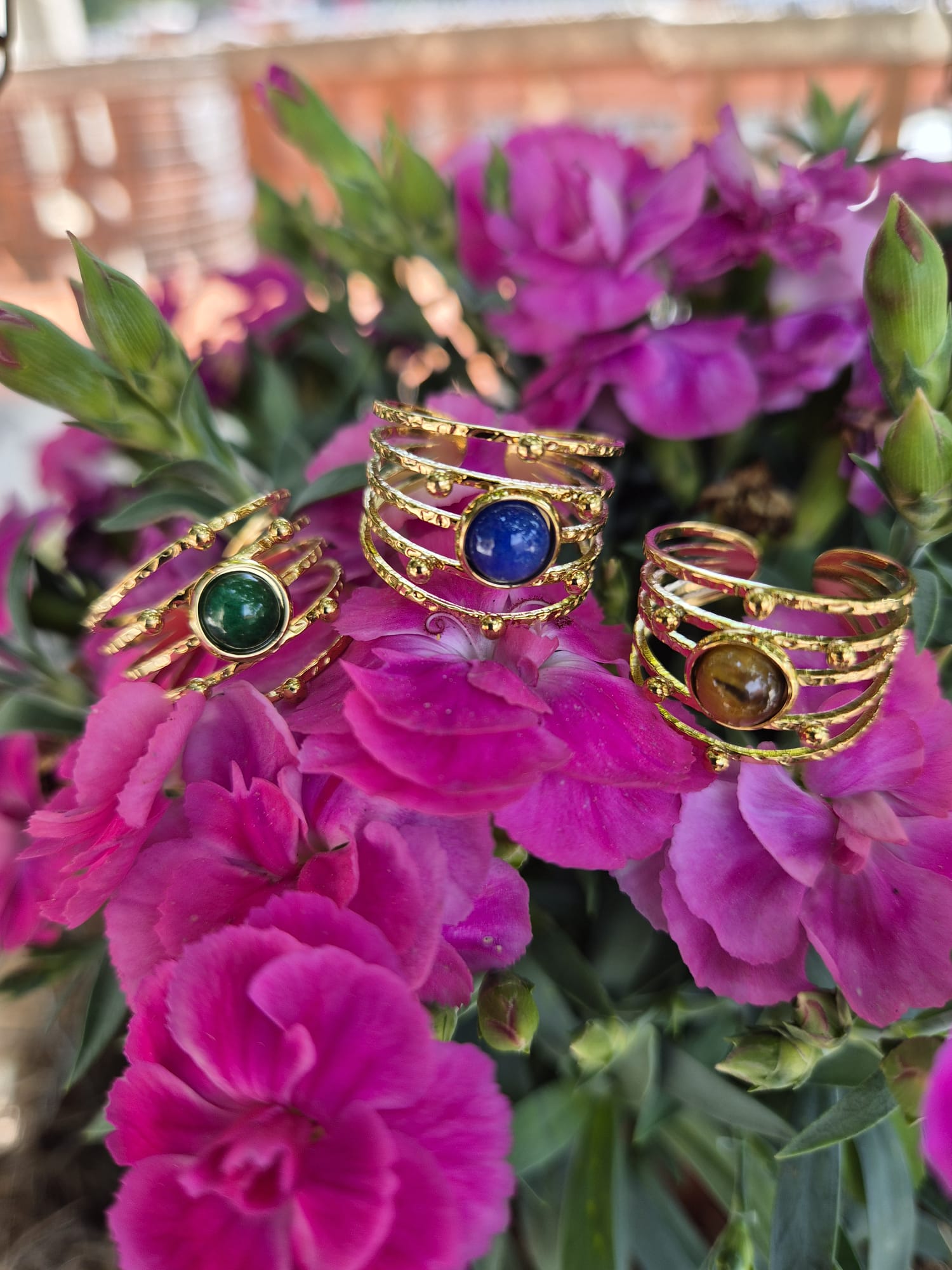  Anillo cinco líneas con piedra.