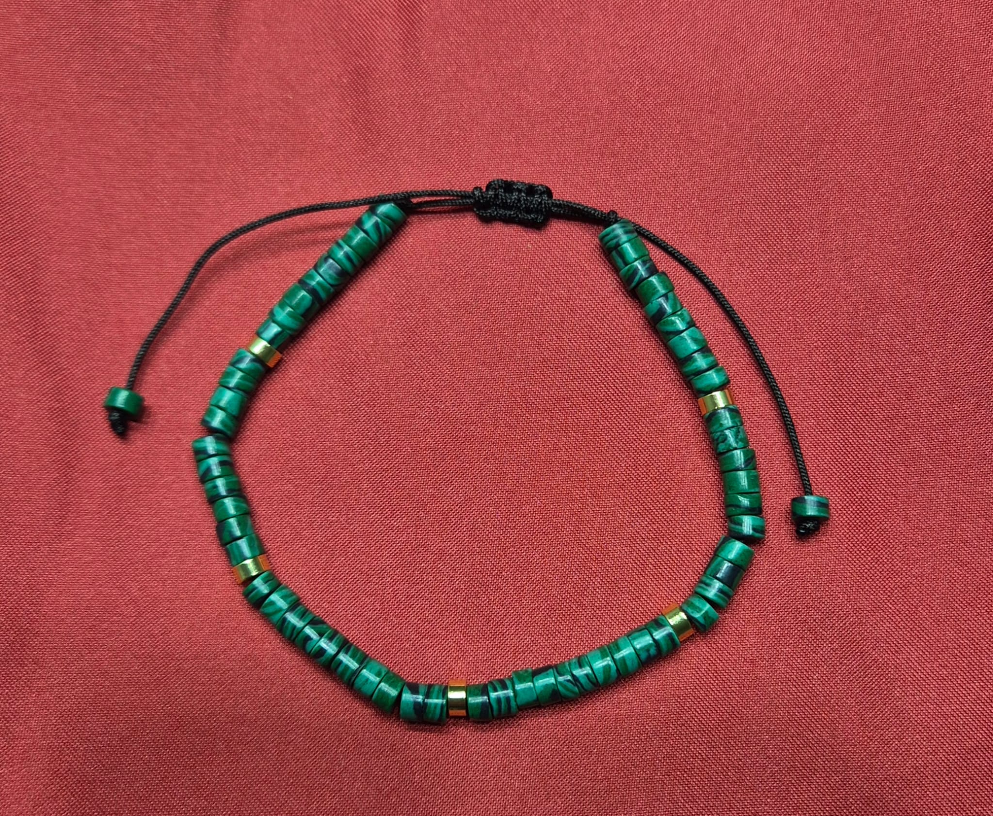 Pulsera Hilo Cuentas Acero Dorado