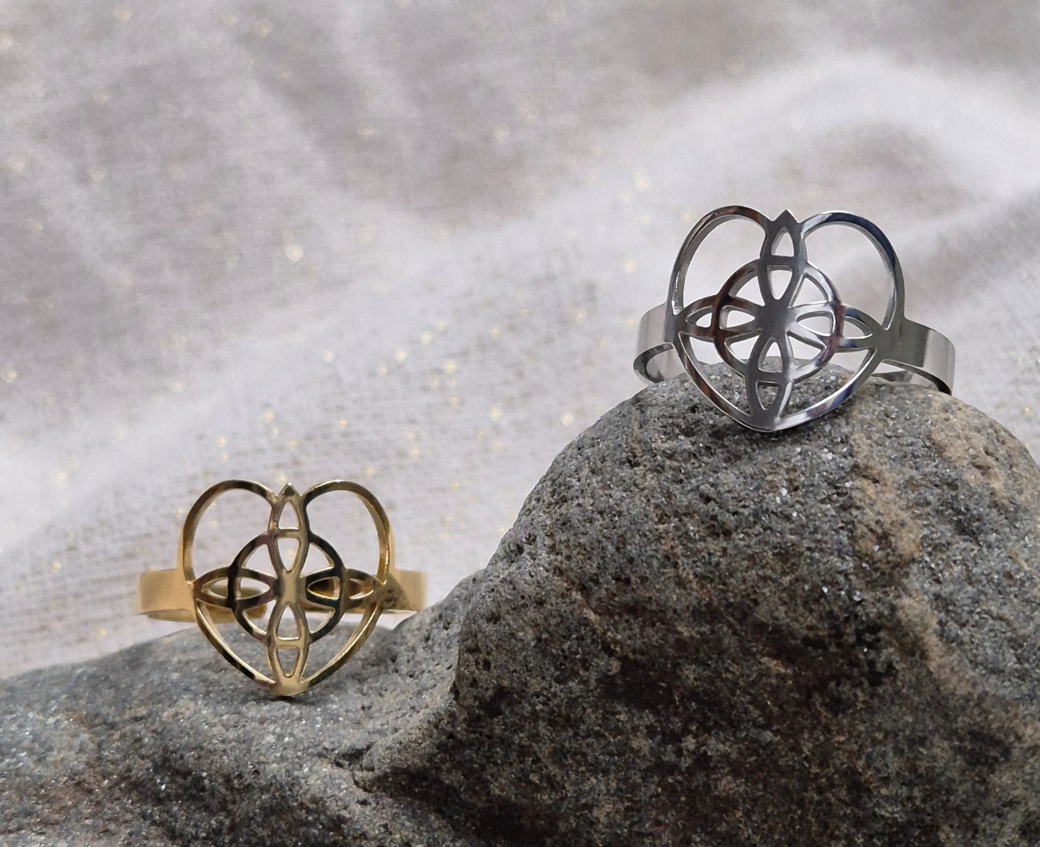 Anillo Nudo de Bruja Corazón.