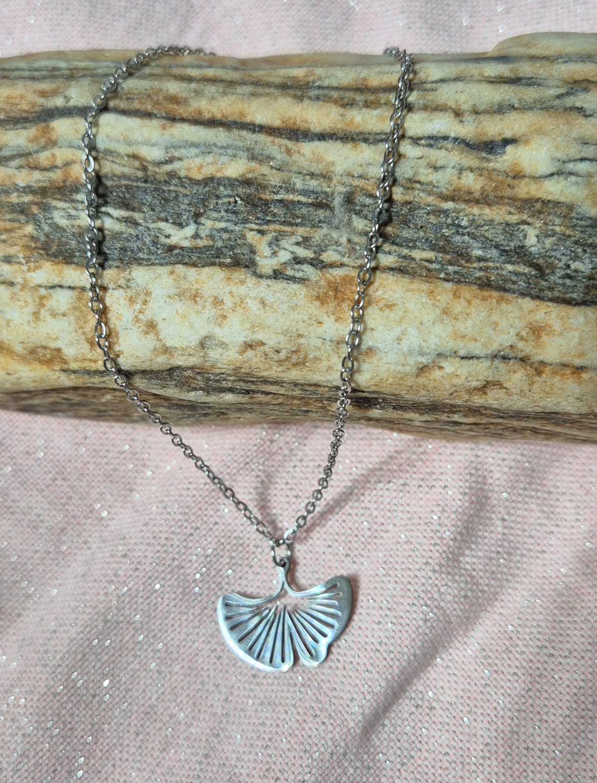 Colgante Cadena Acero Hoja de Ginkgo Plateado