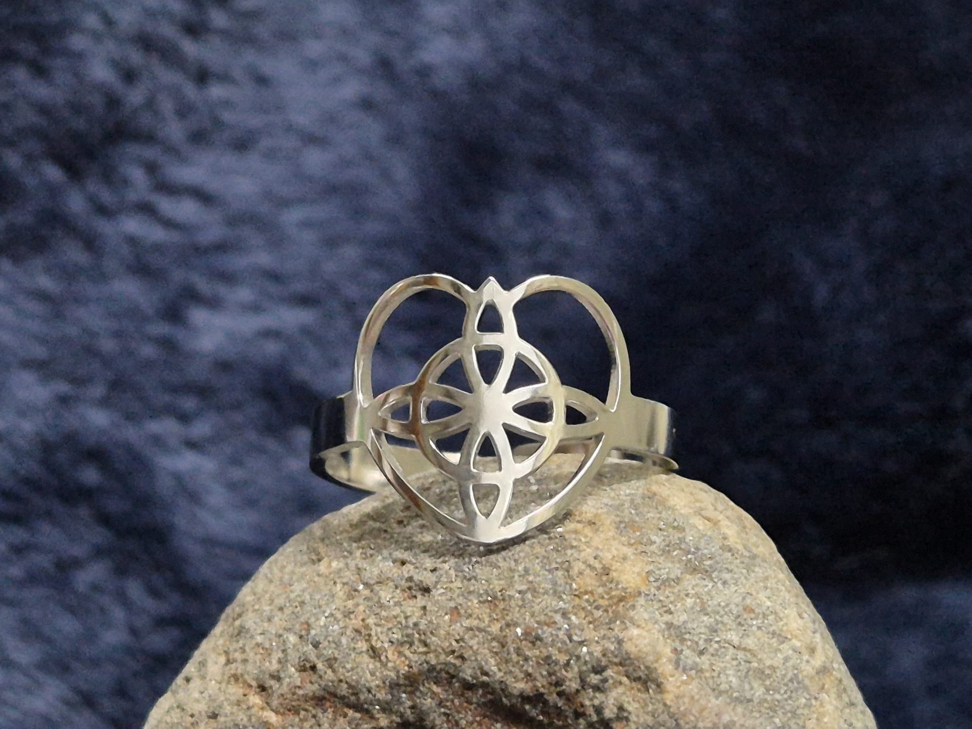 Anillo Nudo de Bruja Corazón. 