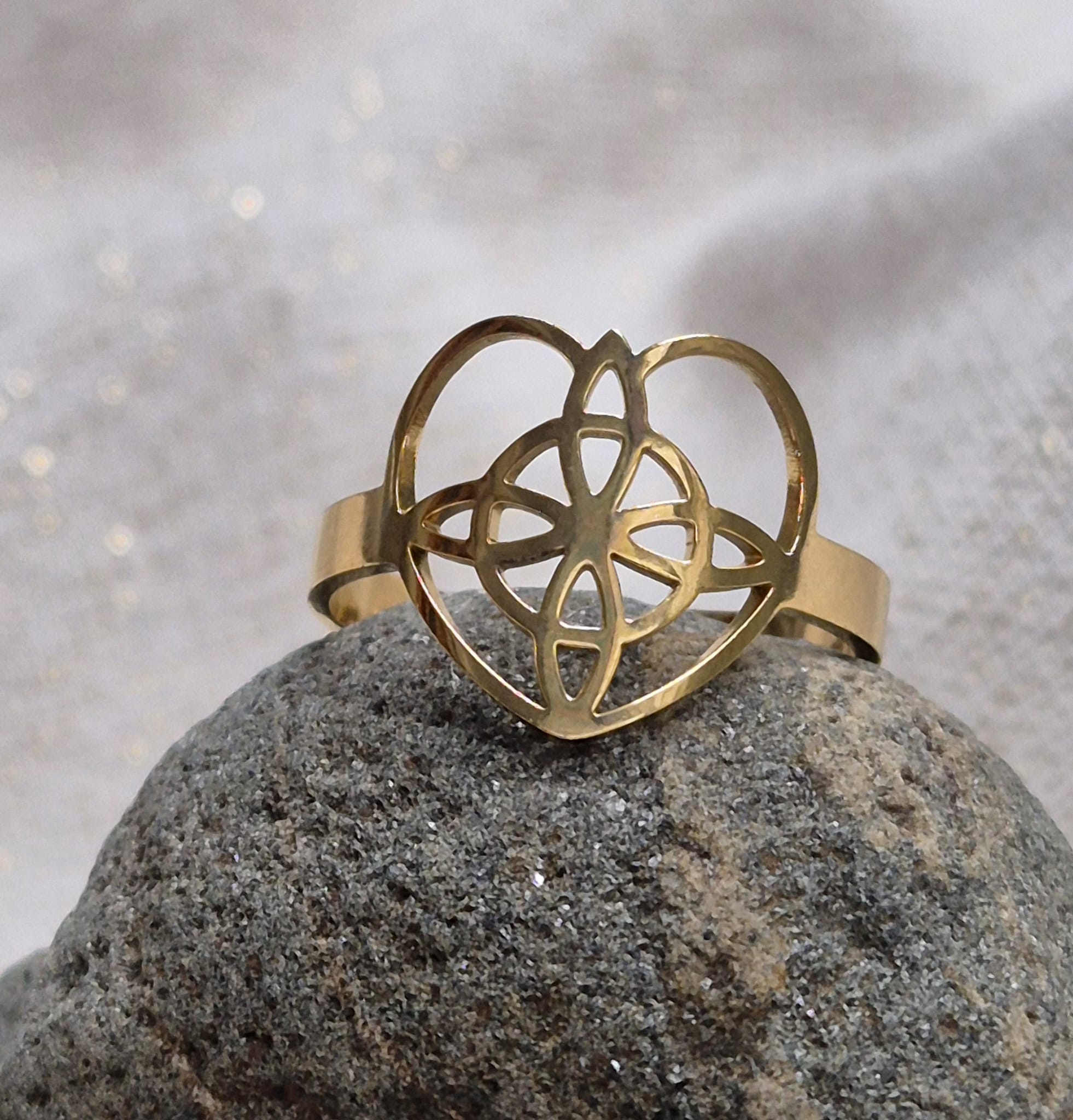 Anillo Nudo de Bruja Corazón. 