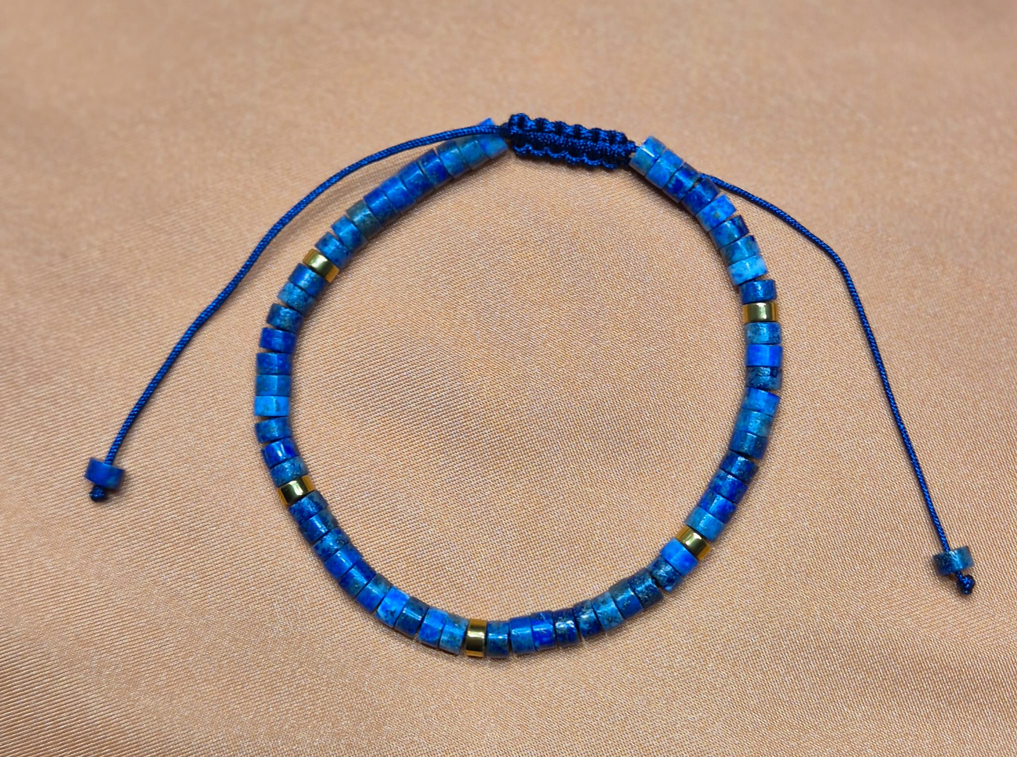 Pulsera Hilo Cuentas Acero Dorado