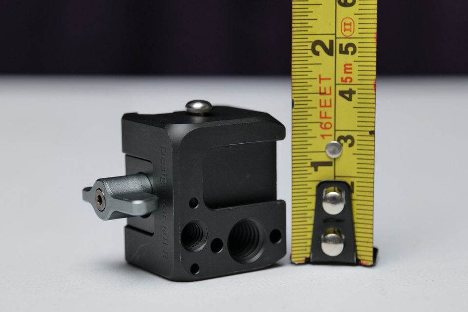 Adaptador Nato a Cold Shoe + roscas hembra Arri Locating 1/4 y 1/8 para Gimbal serie DJI RS. (M5)