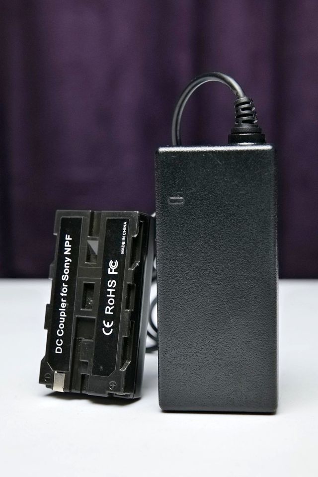 Adaptador tipo Sony NP-F a Corriente continua. Voltaje regulado. (M5)