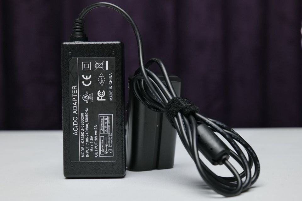 Adaptador tipo Sony NP-F a Corriente continua. Voltaje regulado. (M5)