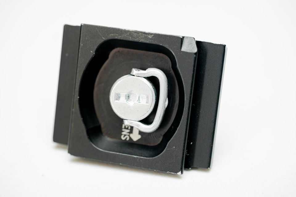 Galleta / Placa / Plate Arca Swiss de 4cm largo, con perno 1/4. Manfrotto 2