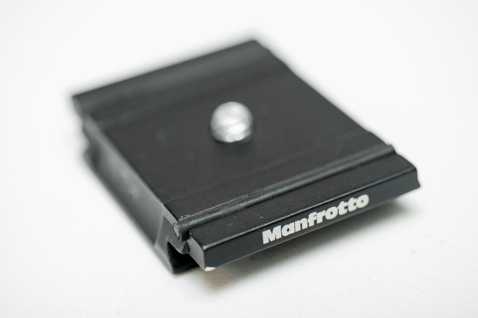 Galleta / Placa / Plate Arca Swiss de 4cm largo, con perno 1/4. Manfrotto 2