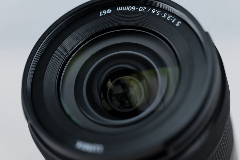 Lente Zoom Panasonic Lumix S 20-60mm Full Frame.