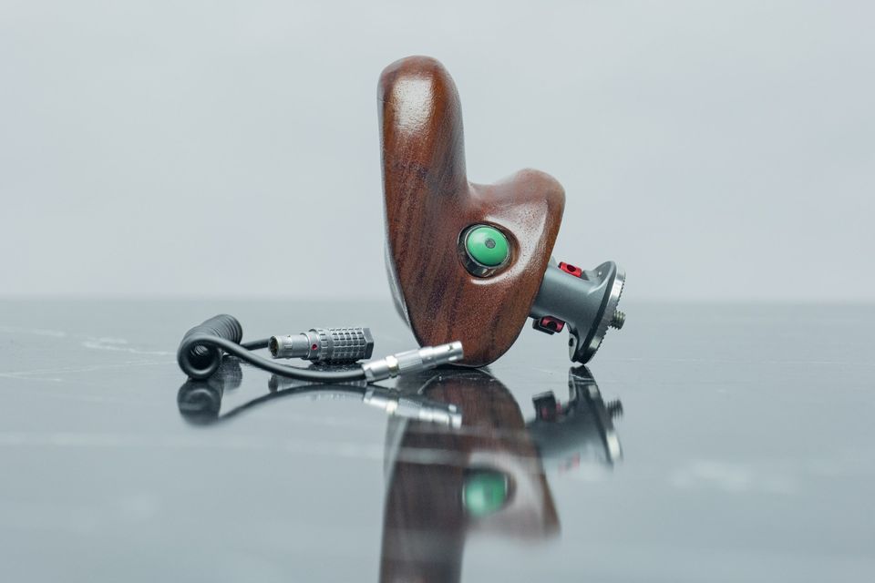 Side Handle Tilta Armor con control Rec/Stop para Cámara RED DSMC 1 y 2, Arri Rosette.