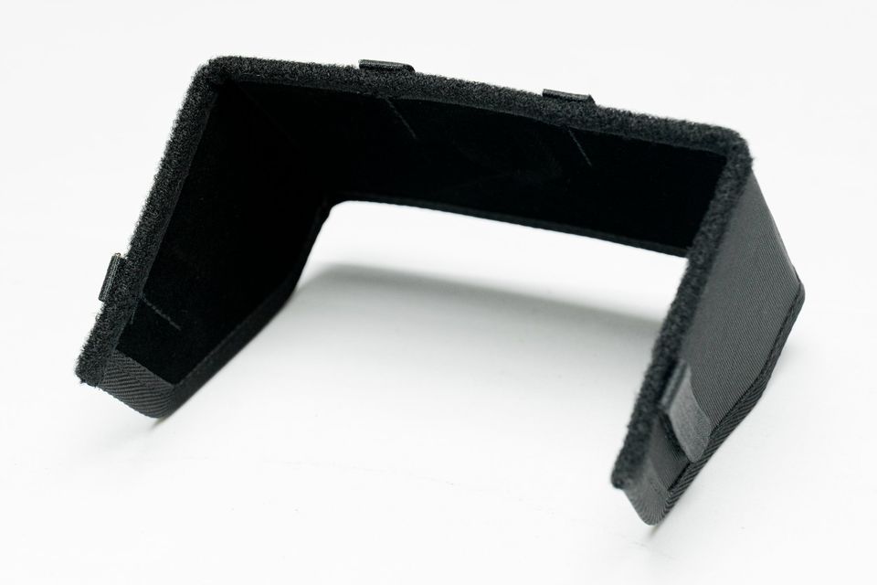 Sun Hood (Protector para sol) para Monitores de 5" con Strap de velcro.