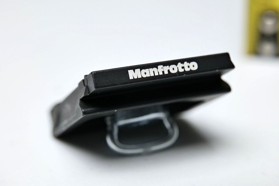 Galleta / Placa / Plate RC2-Arca Swiss de 4cm largo, con perno 1/4. Manfrotto 200PL-PRO (M5)