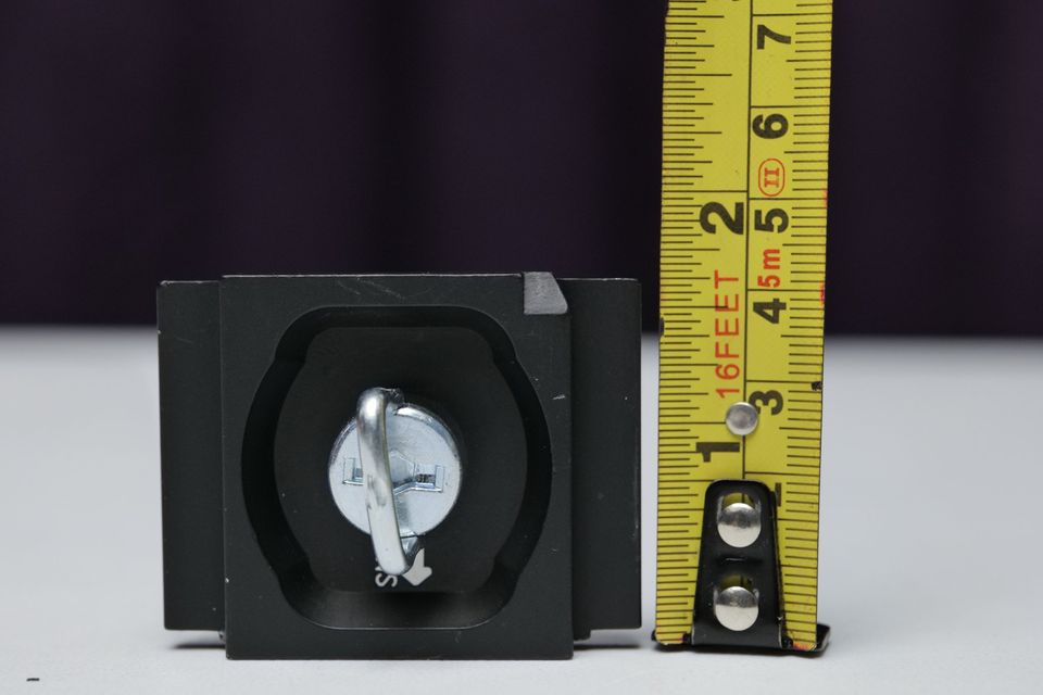 Galleta / Placa / Plate RC2-Arca Swiss de 4cm largo, con perno 1/4. Manfrotto 200PL-PRO (M5)