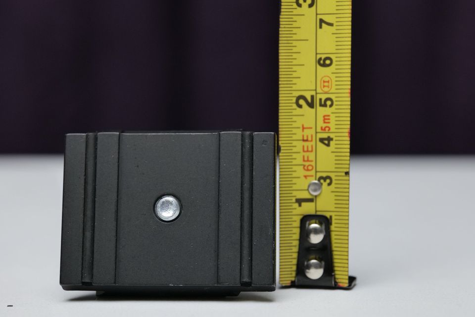 Galleta / Placa / Plate RC2-Arca Swiss de 4cm largo, con perno 1/4. Manfrotto 200PL-PRO (M5)