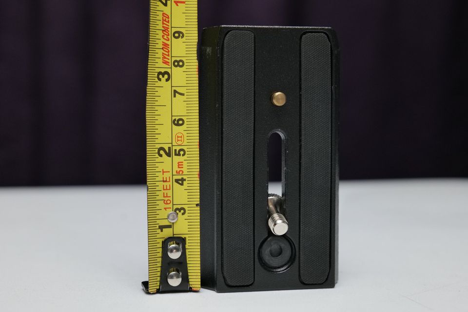 Galleta / Placa QR Tipo Manfrotto 501PL, 500AH, 701, 577. 9cm de largo. (M5 #1).