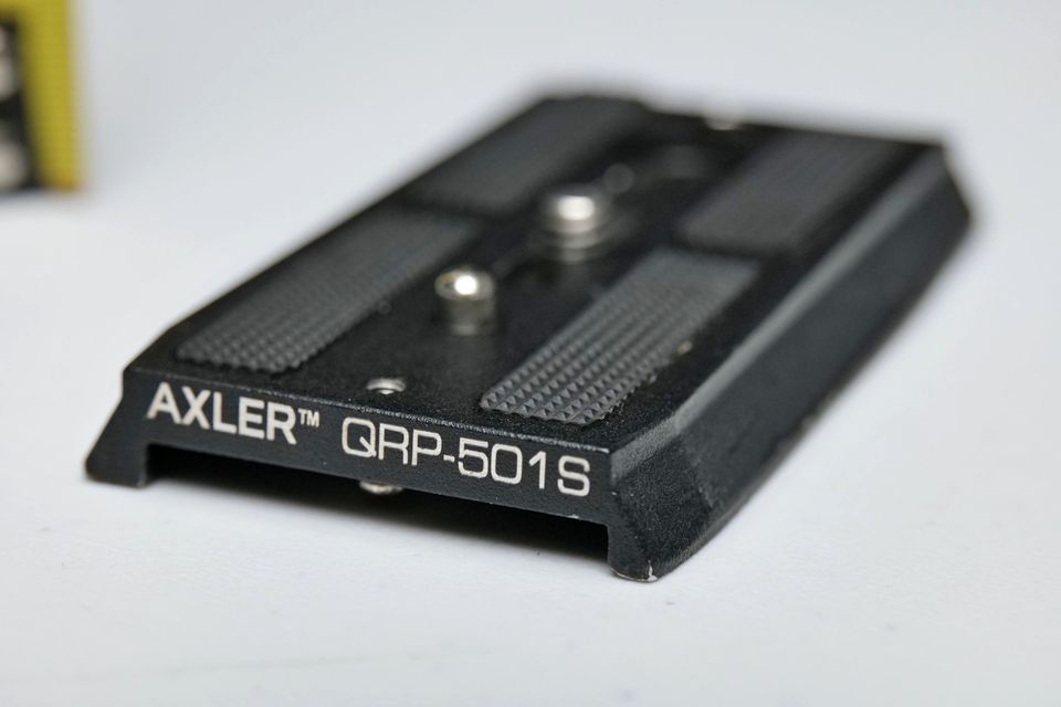Galleta / Placa QR marca AXLER Tipo Manfrotto 501PL, 500AH, 701, 577. 9cm de largo. (M5)