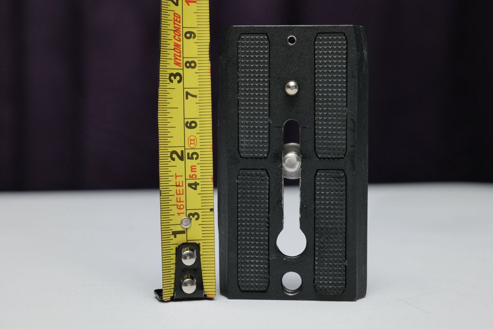 Galleta / Placa QR marca AXLER Tipo Manfrotto 501PL, 500AH, 701, 577. 9cm de largo. (M5)