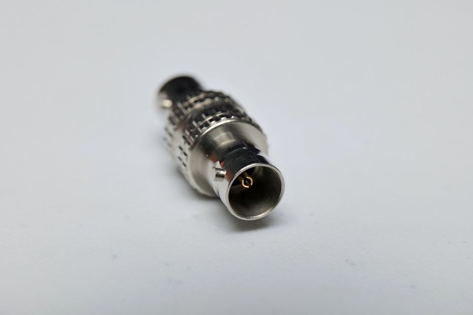 Conector SDI hembra a hembra. Conector para extensión. (M5).