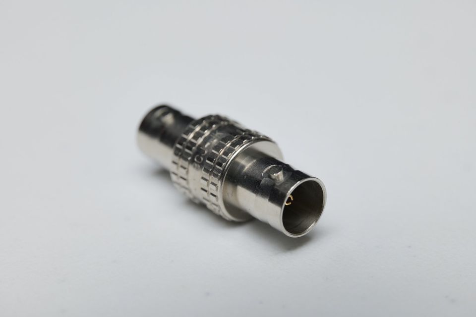 Conector SDI hembra a hembra. Conector para extensión. (M5).