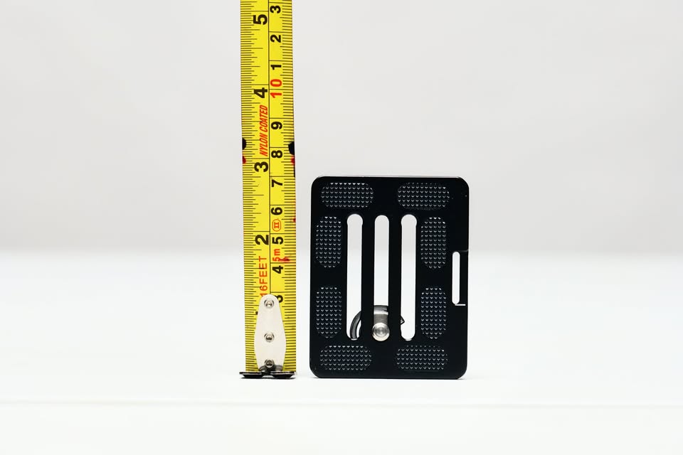 Galleta / Placa / Plate Arca Swiss SIRUI de 7cm largo, con perno 1/4. (M1).