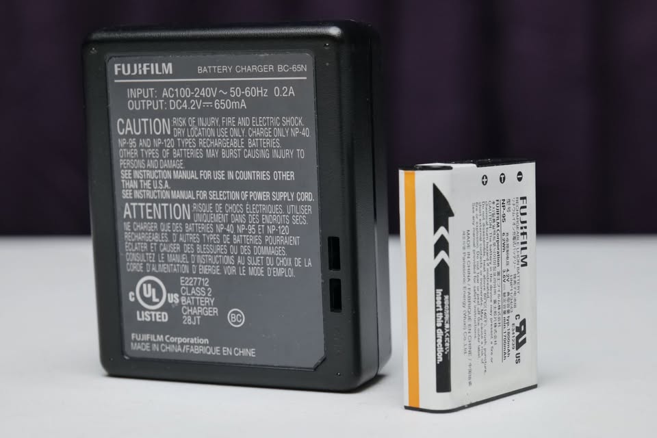Batería Fujifilm NP95 original + Cargador Fujifilm BC-65N Original. (M6).