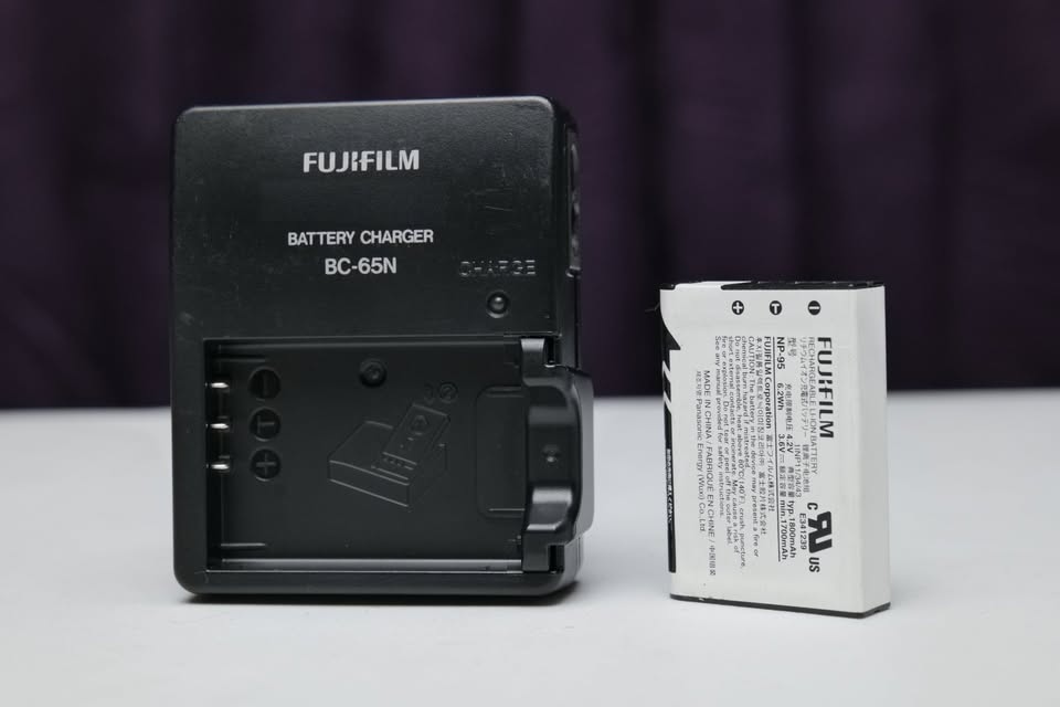 Batería Fujifilm NP95 original + Cargador Fujifilm BC-65N Original. (M6).