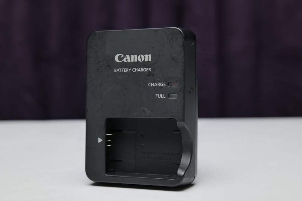Cargador de batería CANON Original CB-2LH. (M6).
