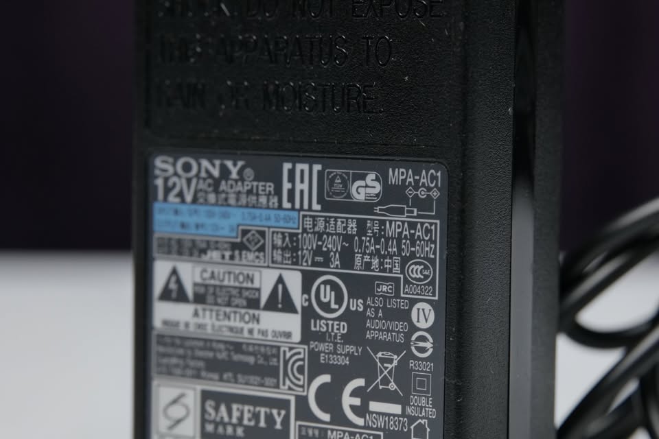 Adaptador de corriente original Sony MPA-AC1 AC 12V para cámaras Sony EVI, BRC, y SRG series. (M6).