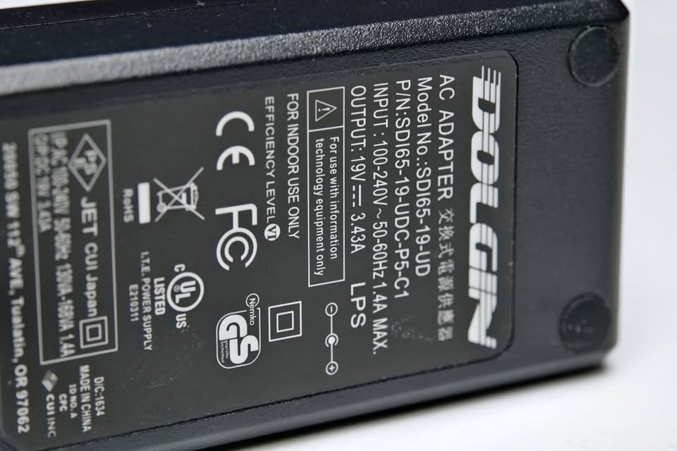 Fuente AC de 19V de 3.43 amperios Dolgin. (M6).