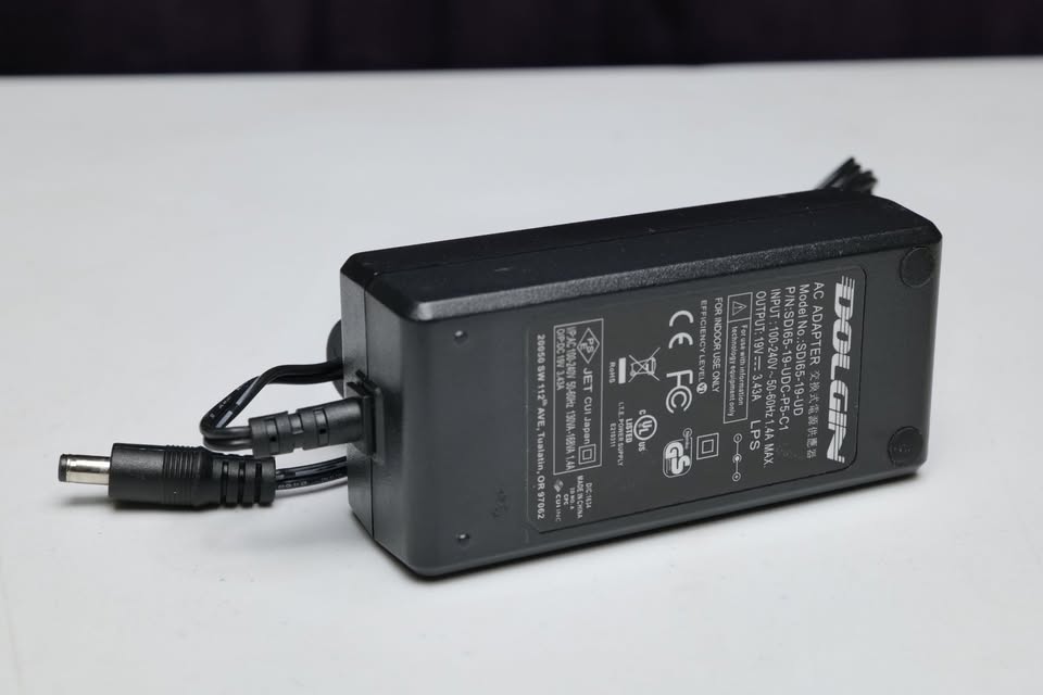Fuente AC de 19V de 3.43 amperios Dolgin. (M6).