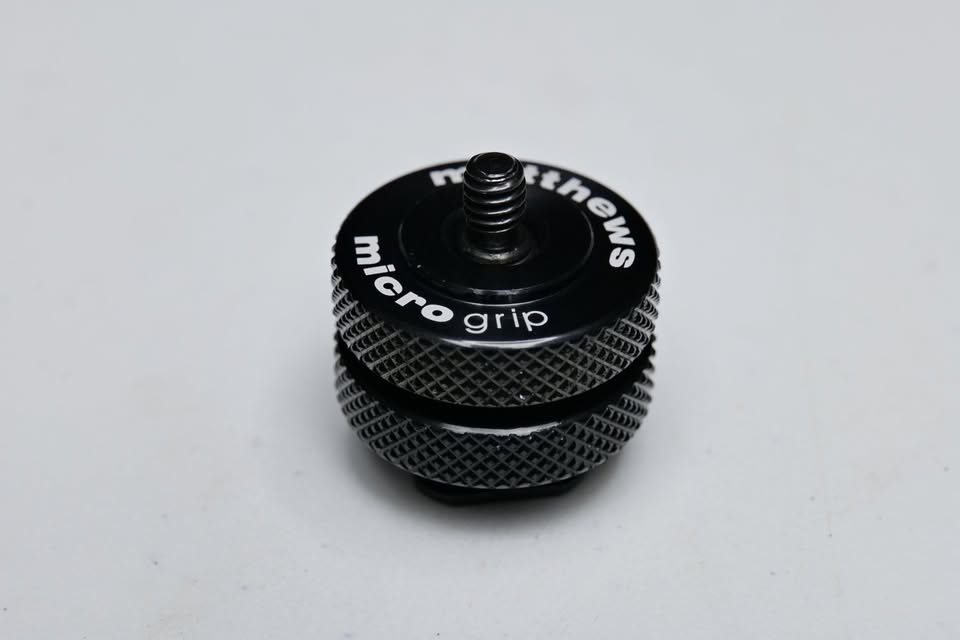 Zapata Matthews Cold Shoe Adaptador 3/8" a 1/4". (M6).