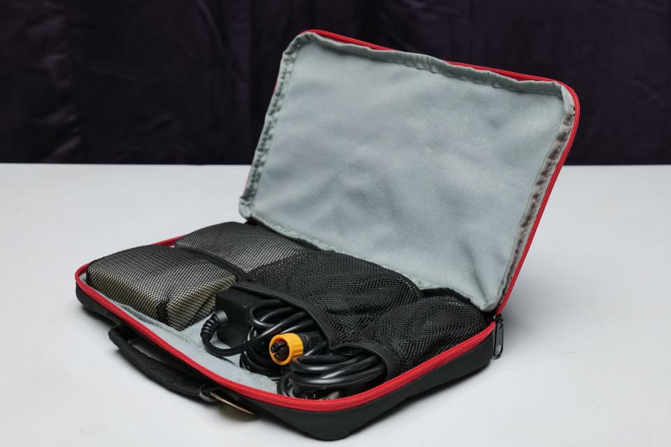 Kit de accesorios para Luz LED Aputure MC-4 (01 Fuente, 02 difusores, 01 estuche). (M6).