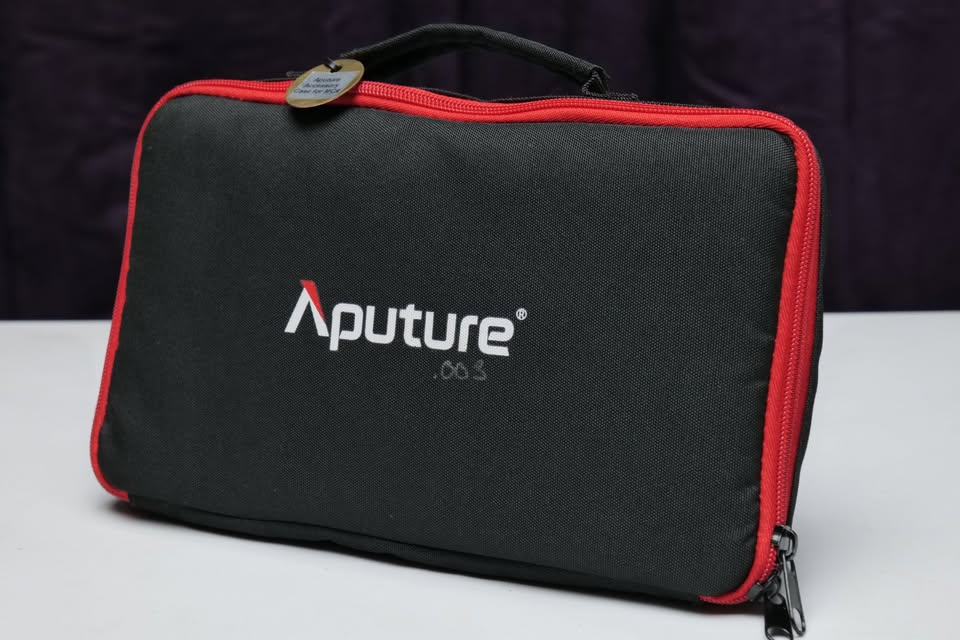 Kit de accesorios para Luz LED Aputure MC-4 (01 Fuente, 02 difusores, 01 estuche). (M6).