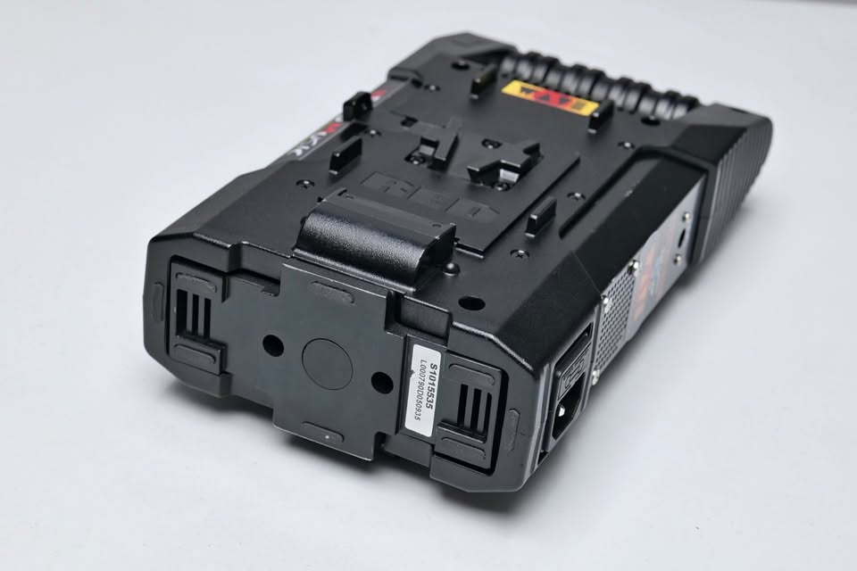 Estación de carga | Cargador doble de batería VMount brick charger. 