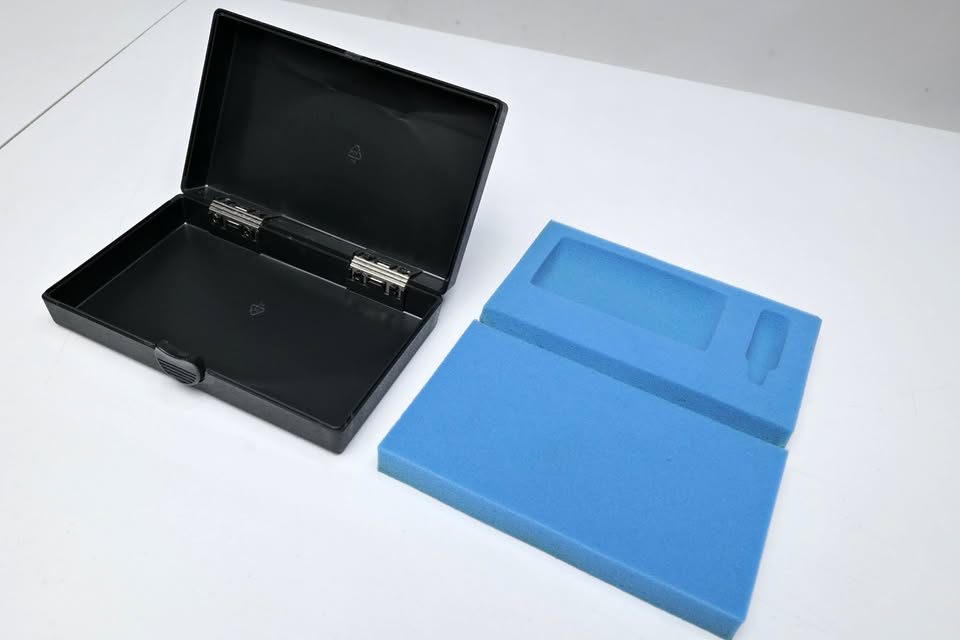 Estuche original para micrófonos Sennheiser + Foam original.