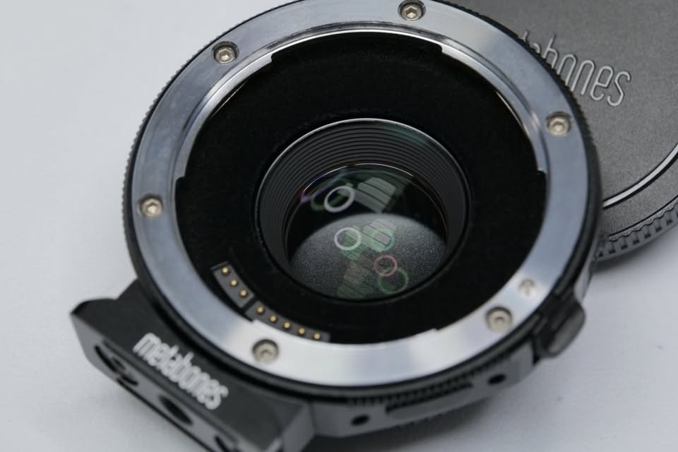 Adaptador Metabones Speed Booster EF - BMPCC T