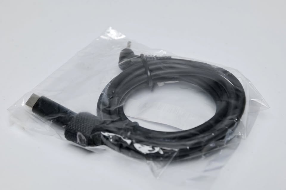 Cable adaptador USB-C a DC 2.5mm-0.7mm.