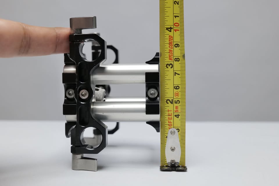 Rig Elevador (7cm) para cámaras de cine/vídeo con sistema de caños de 15mm. (M9).