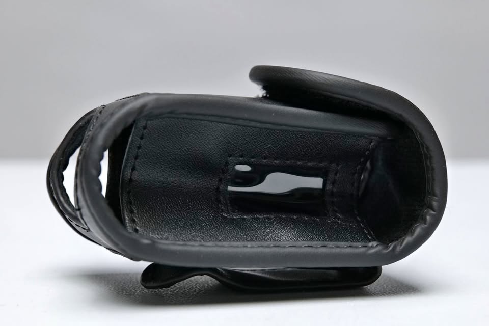 Estuche original Sennheiser para transmisor SKP 100 G3 Plug On. (M9).