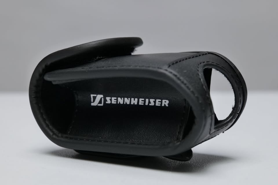 Estuche original Sennheiser para transmisor SKP 100 G3 Plug On. (M9).