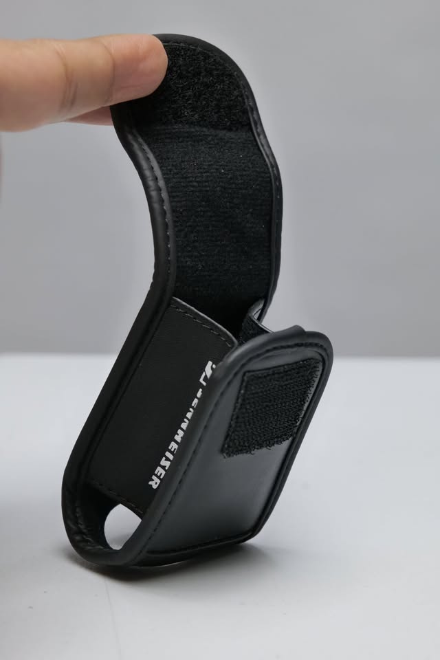 Estuche original Sennheiser para transmisor SKP 100 G3 Plug On. (M9).