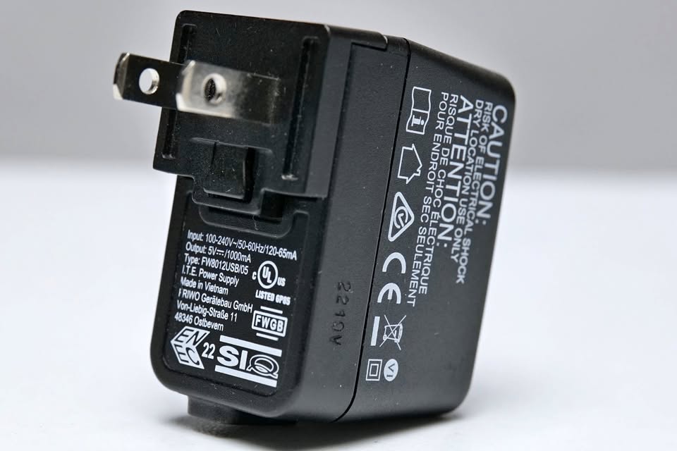 Adaptador de corriente Sennheiser NT 5-10 UW Clase 2, 5v. (M9).