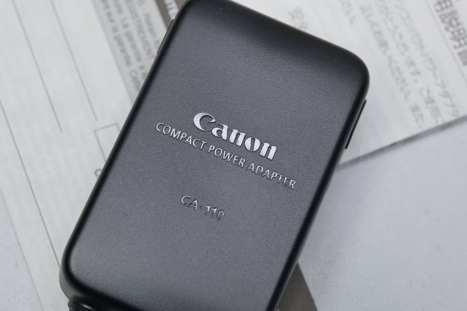 Adaptador de corriente Canon CA-110 para cámaras de vídeo Canon VIXIA. (M9).