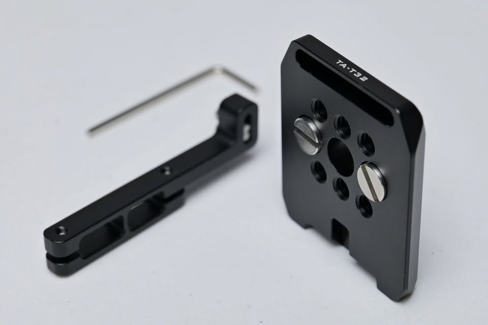Tilta TA-T32 Plate + HDMI Clamp para Canon EOS R5 C Cage. (M8).