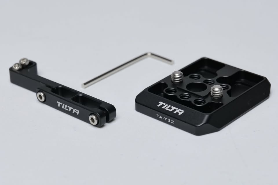 Tilta TA-T32 Plate + HDMI Clamp para Canon EOS R5 C Cage. (M8).
