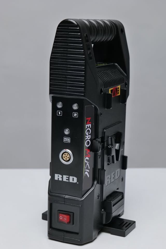 Estación de carga | Cargador doble de batería VMount brick charger. marca RED