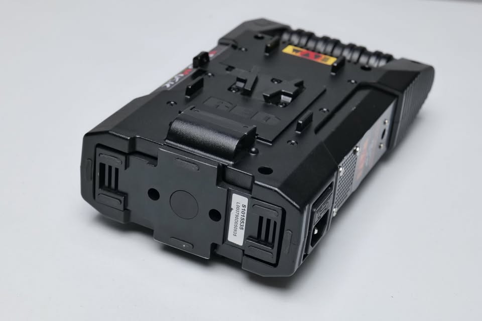 Estación de carga | Cargador doble de batería VMount brick charger. marca RED