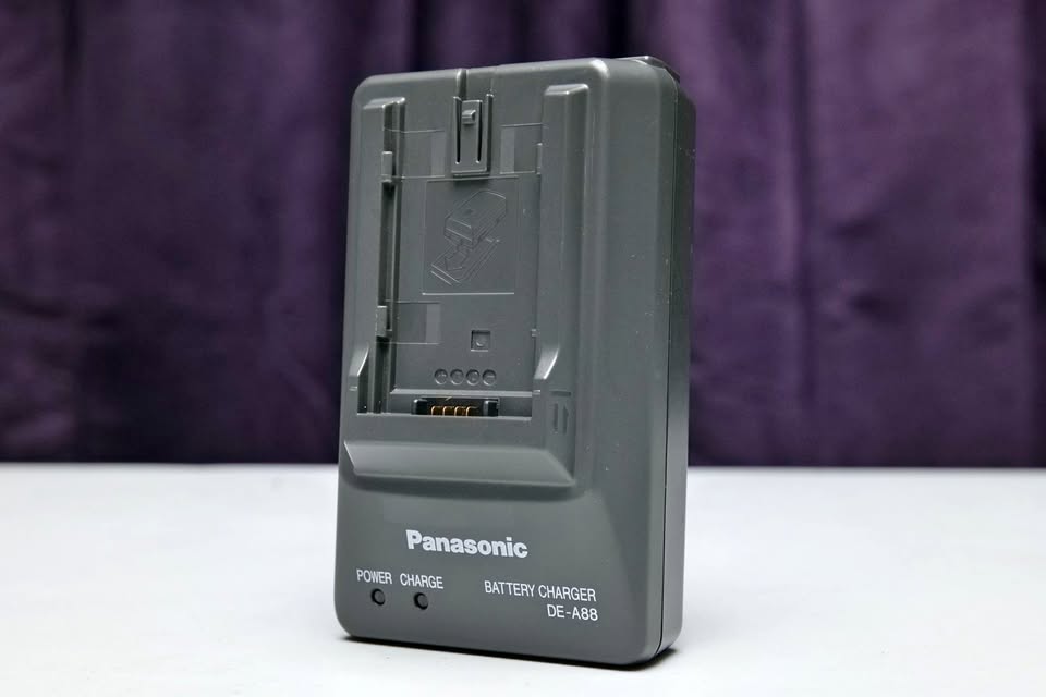 Cargador de batería original PANASONIC DE-A88B.