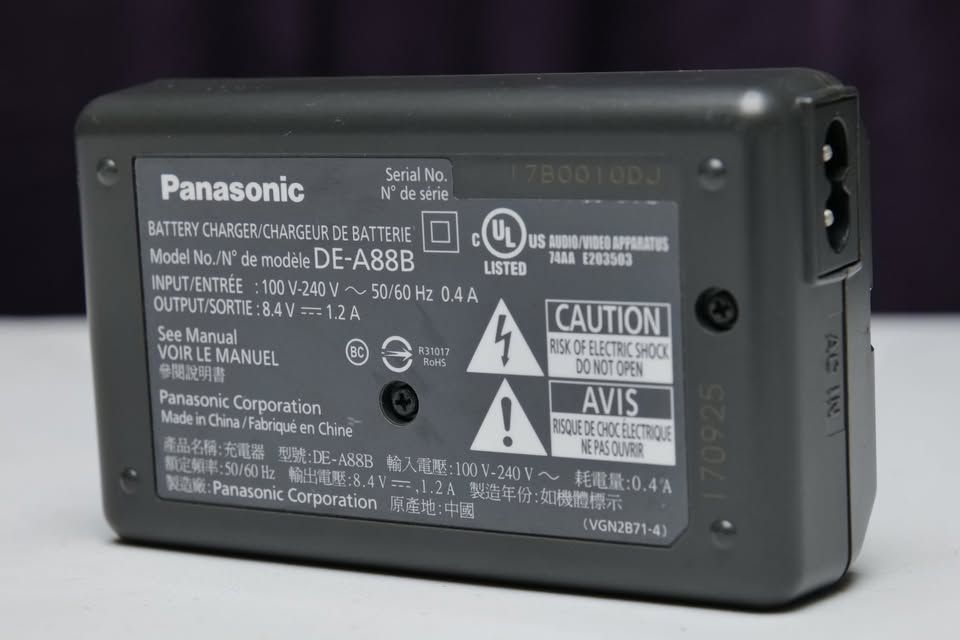 Cargador de batería original PANASONIC DE-A88B.