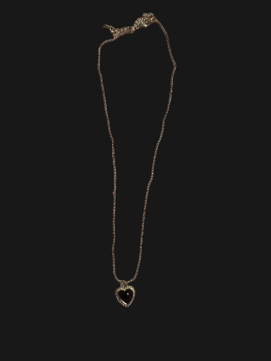 Heart-shaped pendant necklace